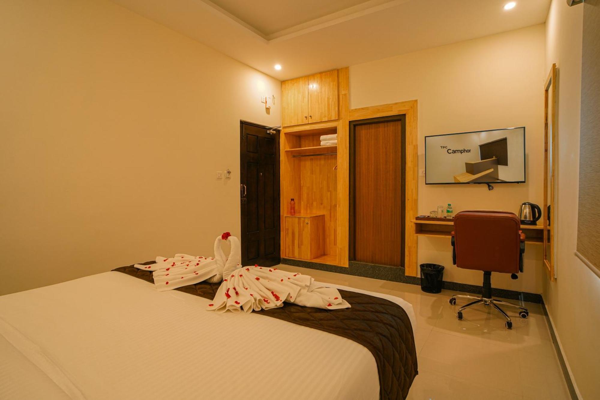 Tpc Camphor Hotel Tiruchirappalli Bagian luar foto