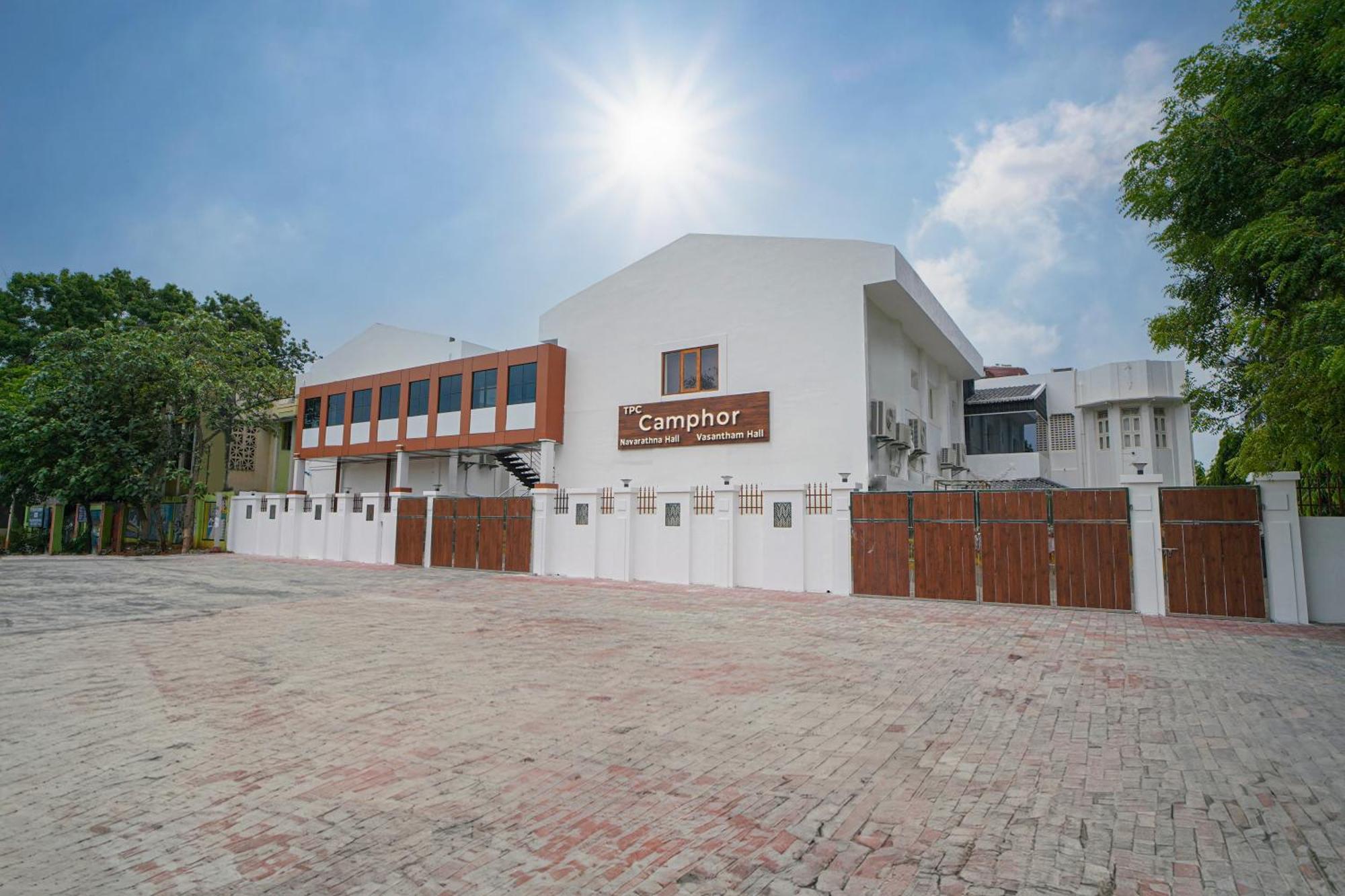 Tpc Camphor Hotel Tiruchirappalli Bagian luar foto